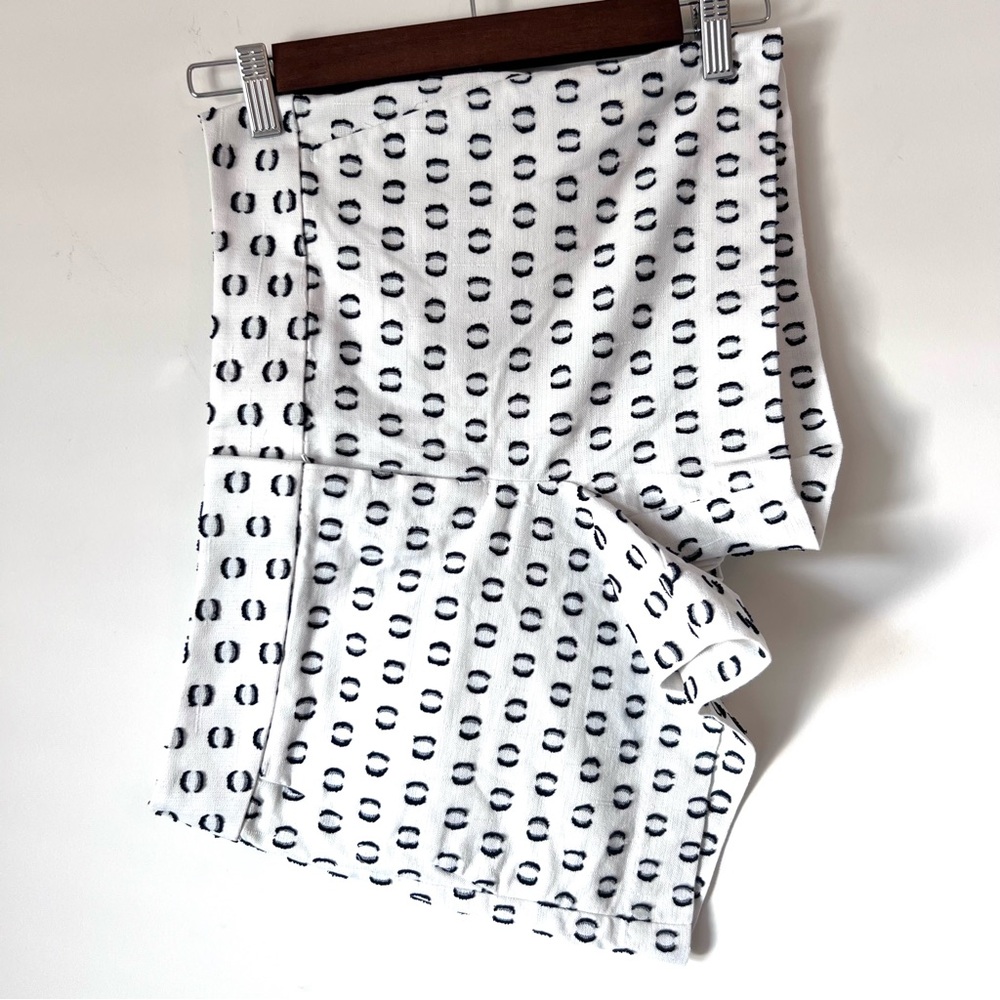NWT Loft White and Black Shorts Sz 4 Cotton/Spandex 0095